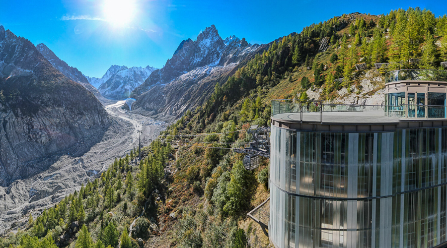 Départ télécabine de la Mer de Glace - été